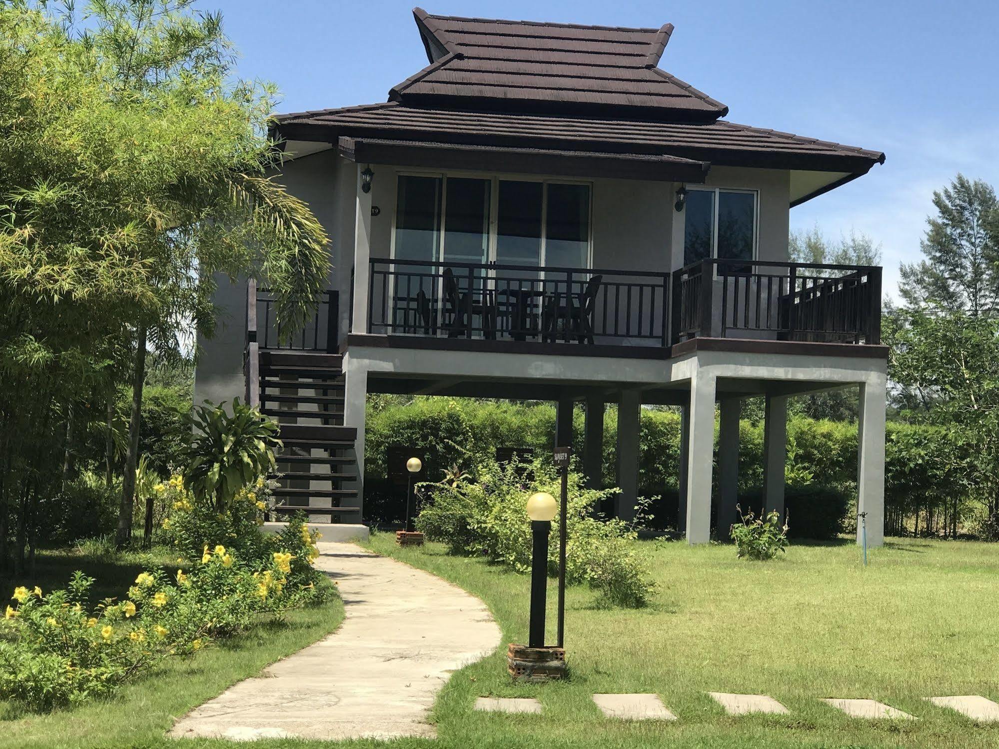 The Hip Resort @ Khao Lak Bang Sak Eksteriør billede