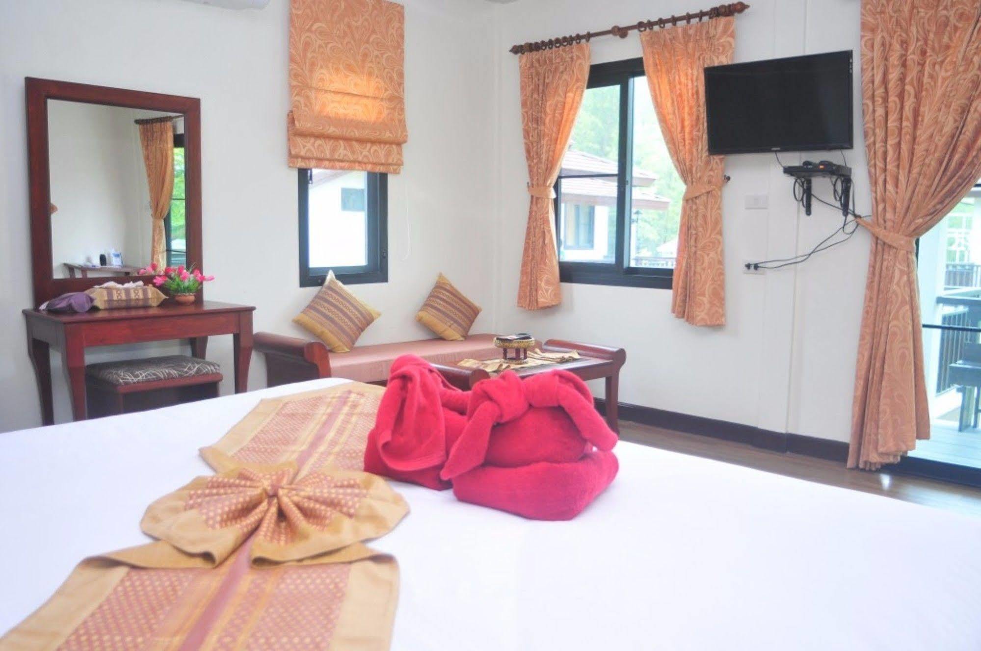 The Hip Resort @ Khao Lak Bang Sak Eksteriør billede