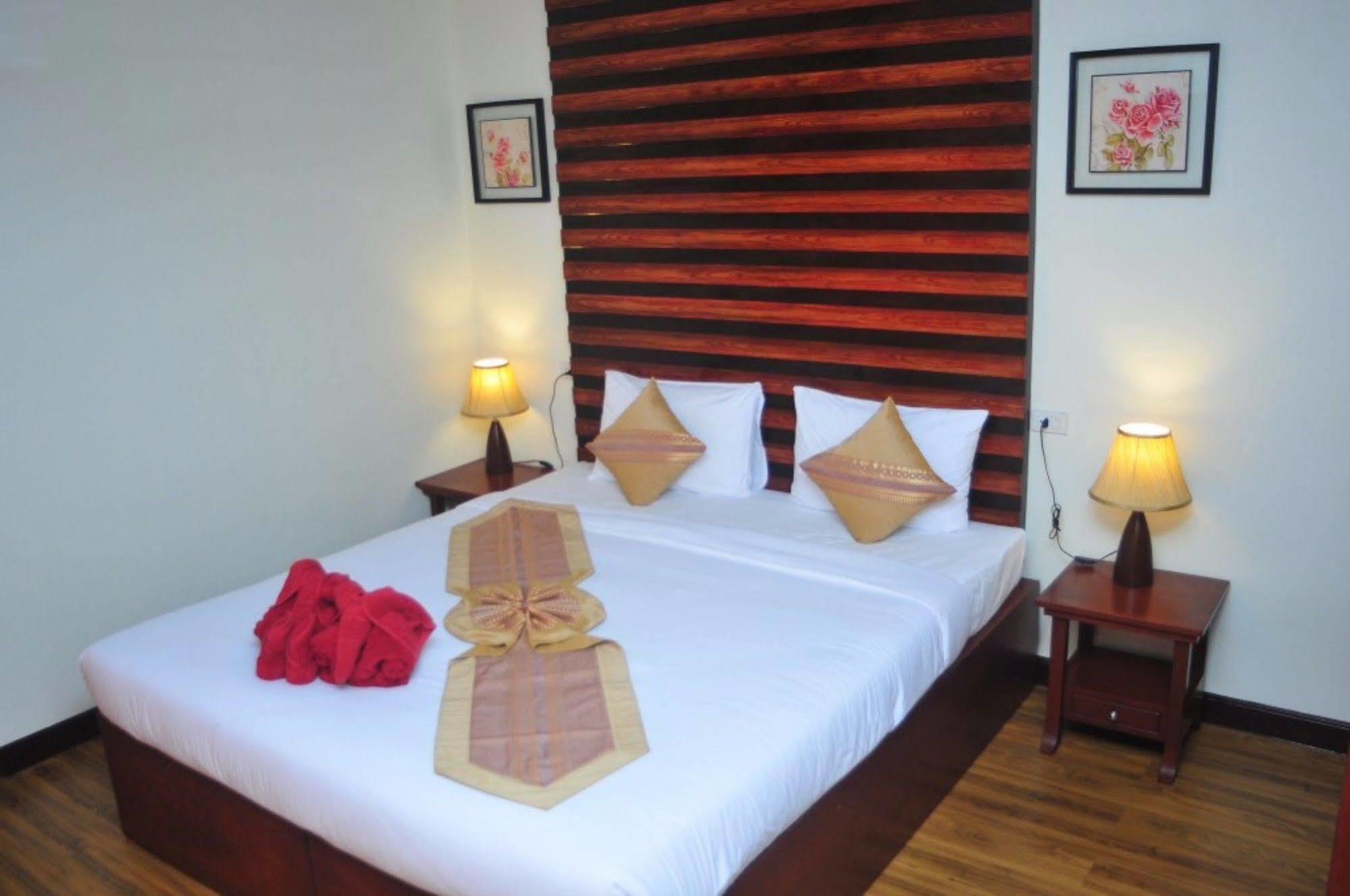 The Hip Resort @ Khao Lak Bang Sak Eksteriør billede