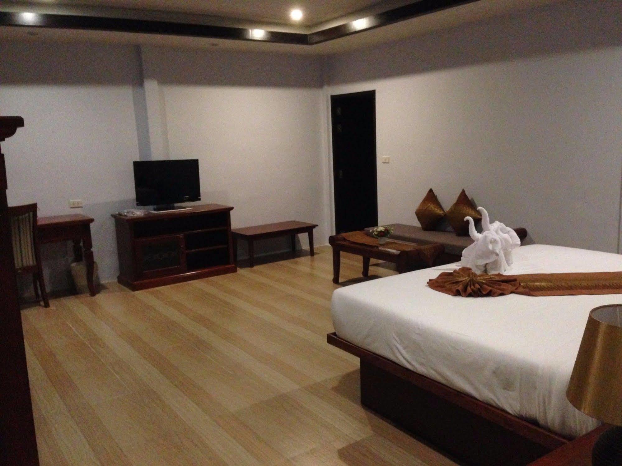 The Hip Resort @ Khao Lak Bang Sak Eksteriør billede