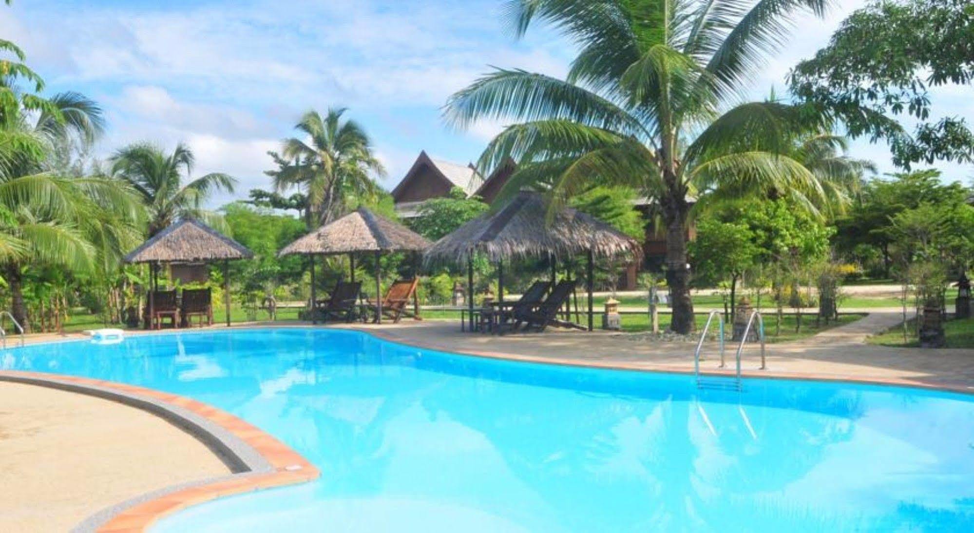 The Hip Resort @ Khao Lak Bang Sak Eksteriør billede